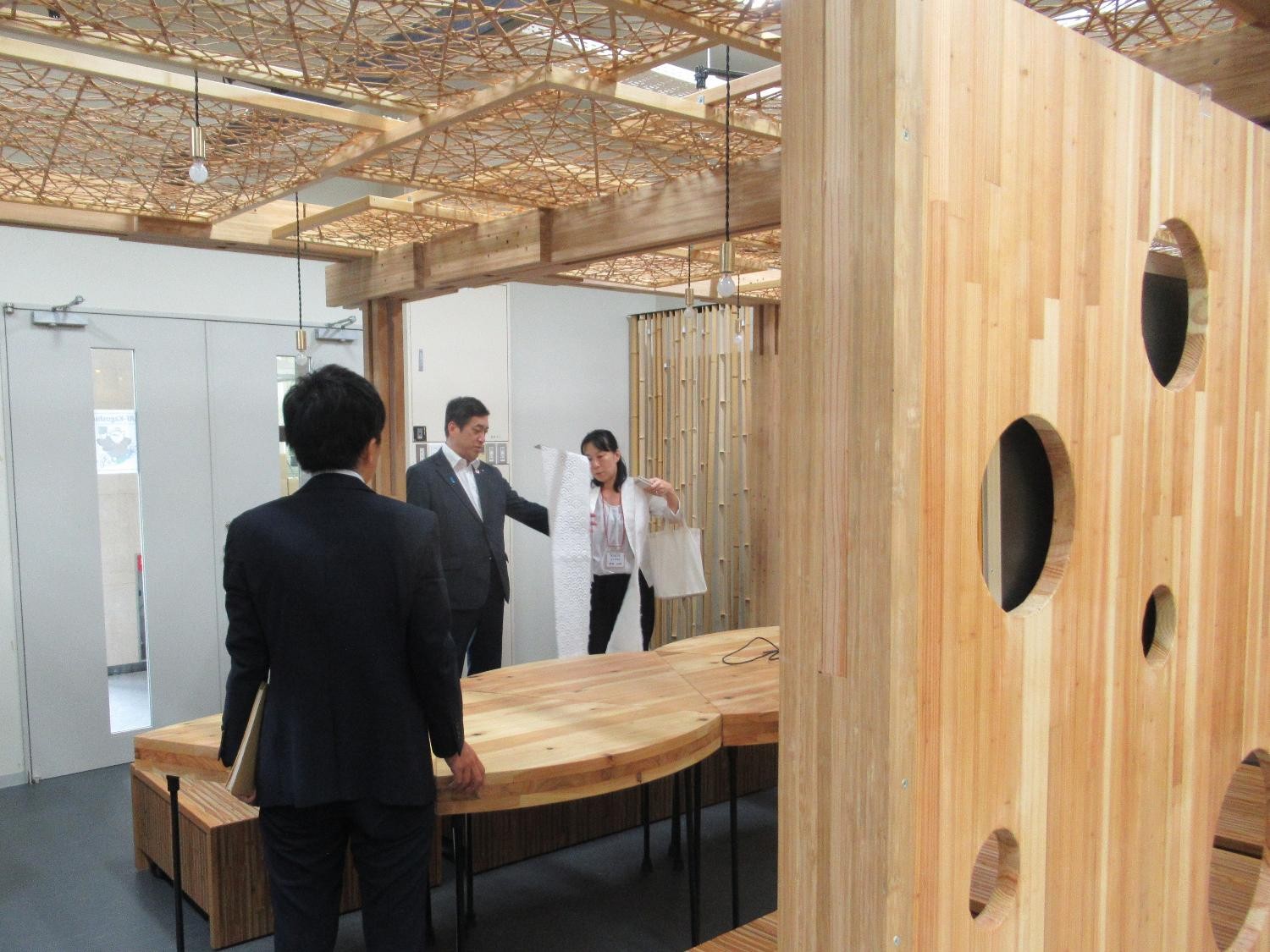 塩田康一鹿児島県知事が本学半導体実習施設『SARF-Kagoshima』をご視察されました